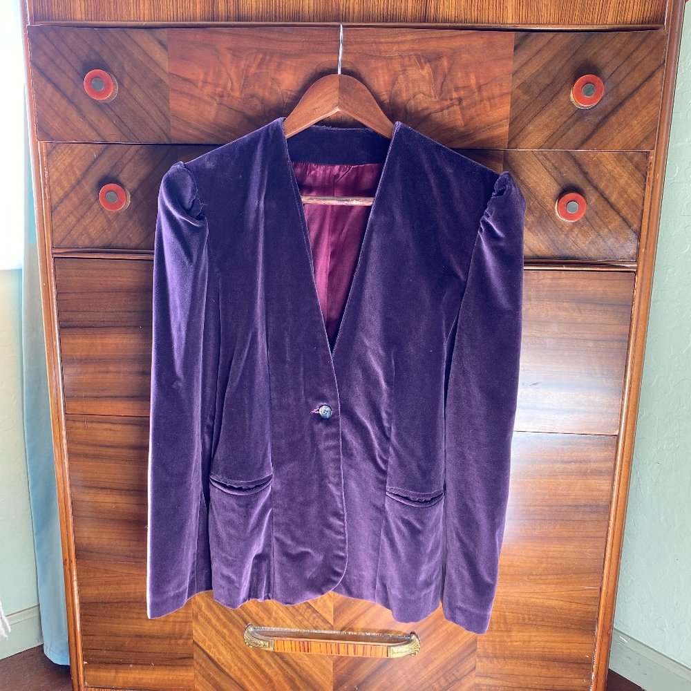Luxurious vintage purple velvet blazer from the 80's with puff shoulders